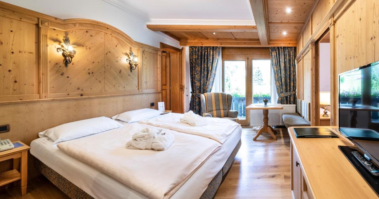 Alpen Hotel Corona فيغو دي فاسا المظهر الخارجي الصورة