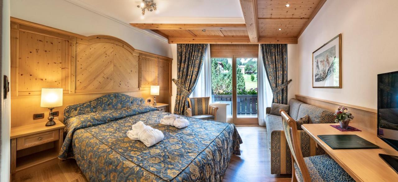 Alpen Hotel Corona فيغو دي فاسا المظهر الخارجي الصورة