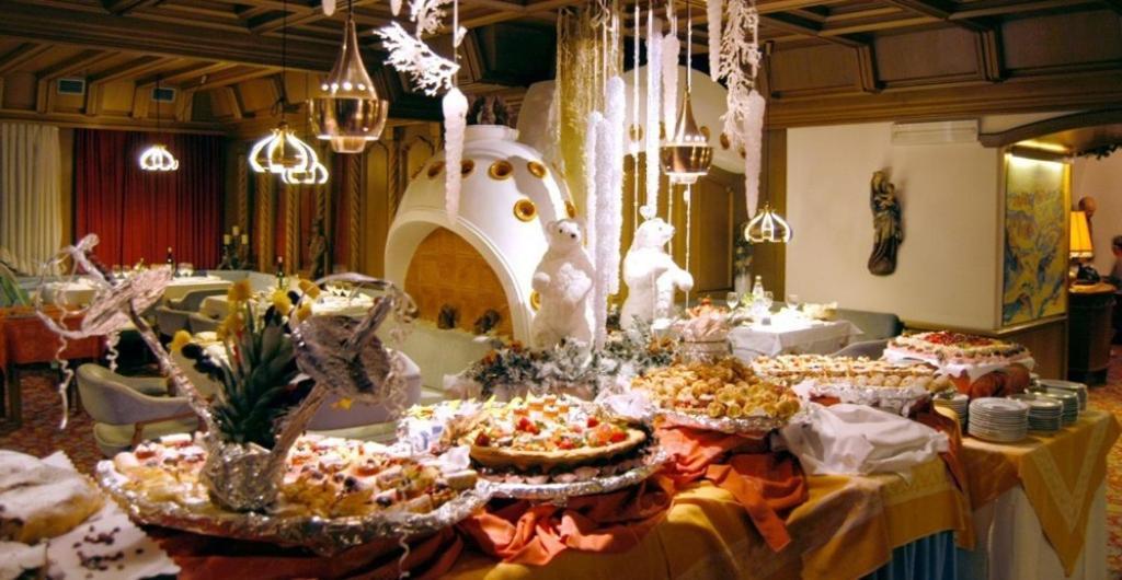 Alpen Hotel Corona فيغو دي فاسا المظهر الخارجي الصورة