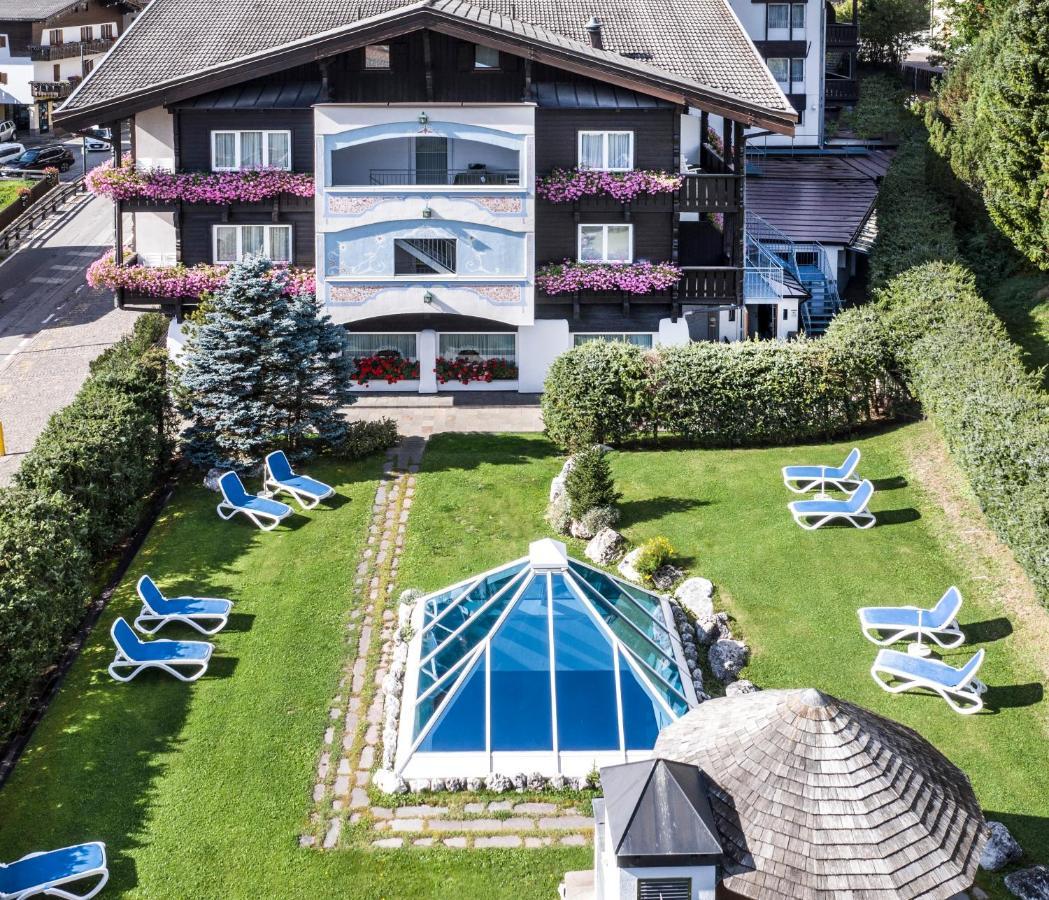 Alpen Hotel Corona فيغو دي فاسا المظهر الخارجي الصورة