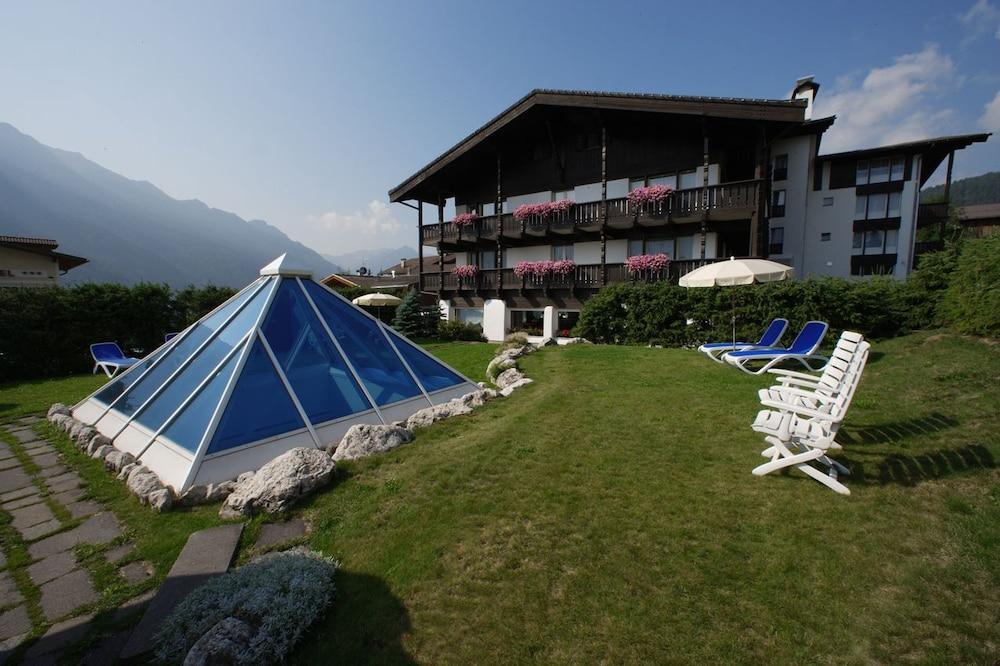 Alpen Hotel Corona فيغو دي فاسا المظهر الخارجي الصورة