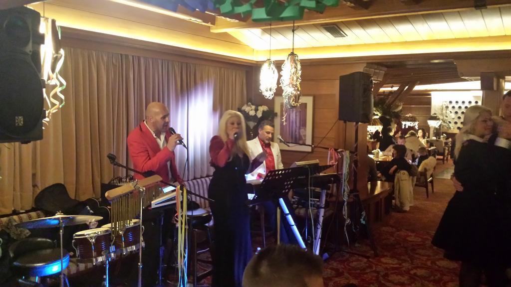 Alpen Hotel Corona فيغو دي فاسا المظهر الخارجي الصورة