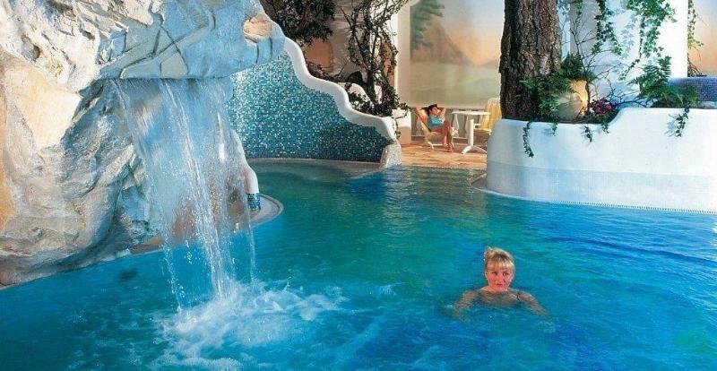 Alpen Hotel Corona فيغو دي فاسا المظهر الخارجي الصورة