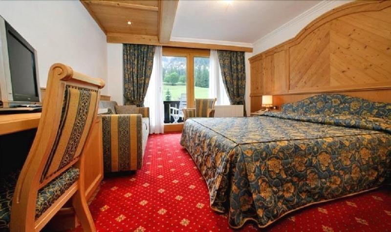 Alpen Hotel Corona فيغو دي فاسا المظهر الخارجي الصورة