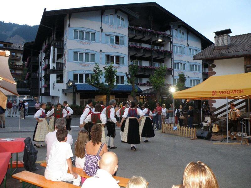Alpen Hotel Corona فيغو دي فاسا المظهر الخارجي الصورة