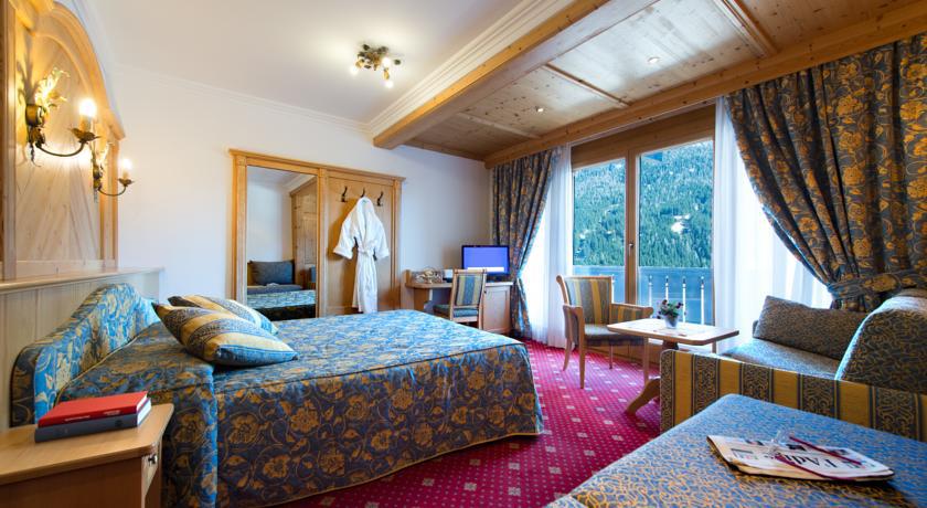 Alpen Hotel Corona فيغو دي فاسا المظهر الخارجي الصورة