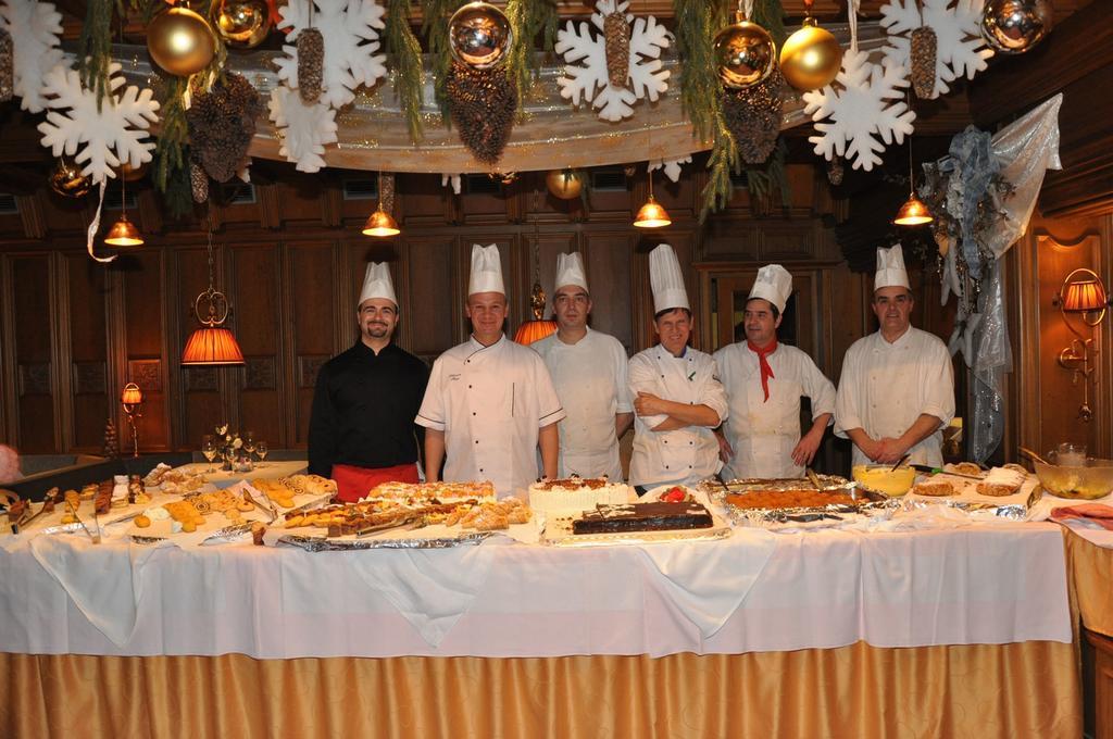 Alpen Hotel Corona فيغو دي فاسا المظهر الخارجي الصورة